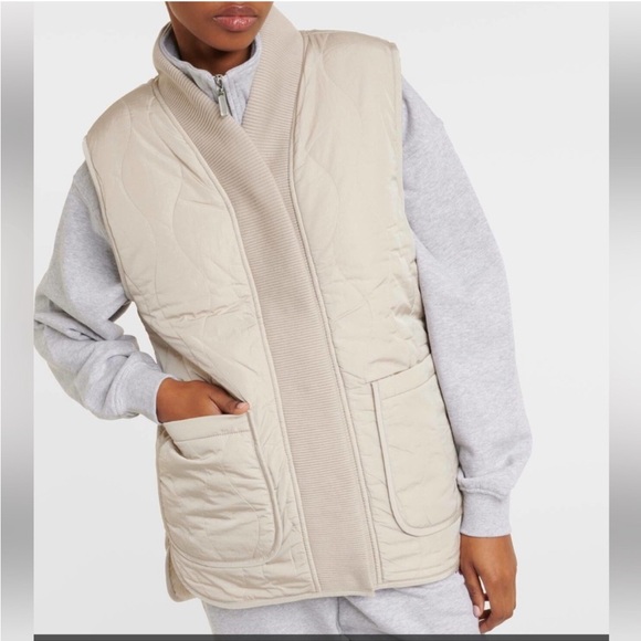 Varley Jackets & Blazers - Varley Covey Reversible Quilt Gilet VEST
NWT
Size medium